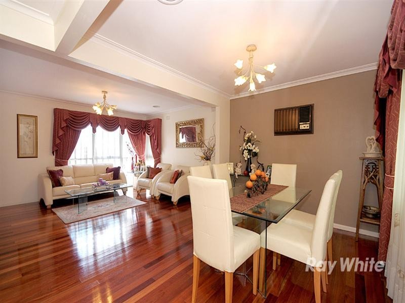 28 Shalimar Crescent, Dandenong North VIC 3175