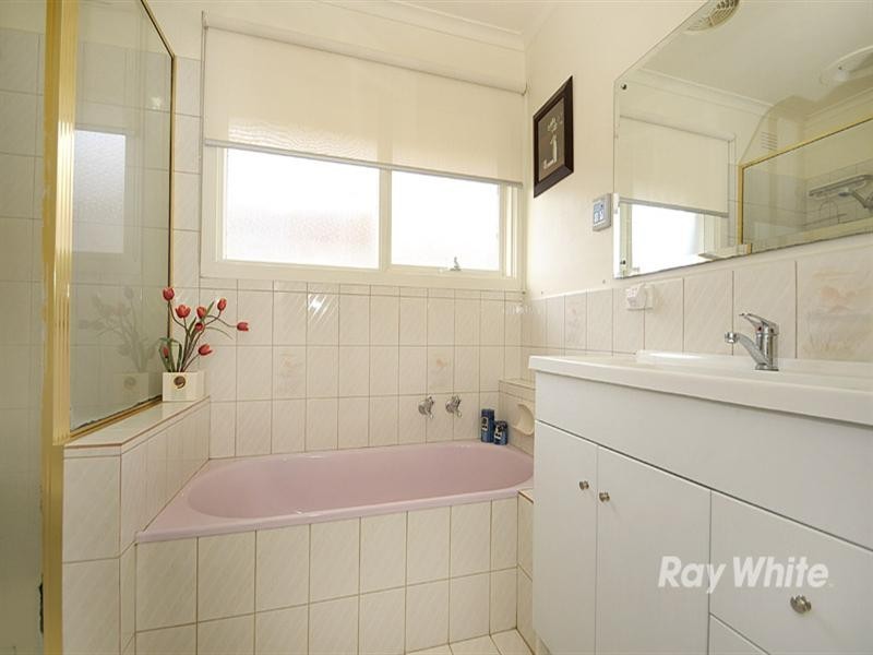 28 Shalimar Crescent, Dandenong North VIC 3175