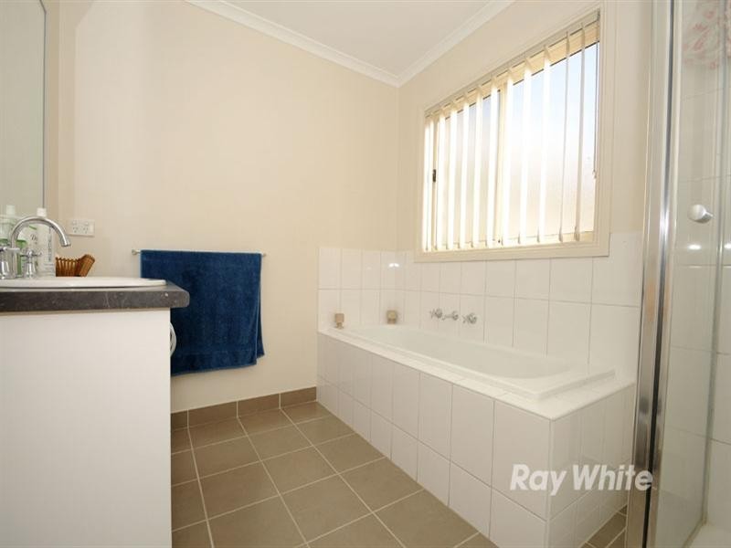 4/7 Prunus Grove, Doveton VIC 3177