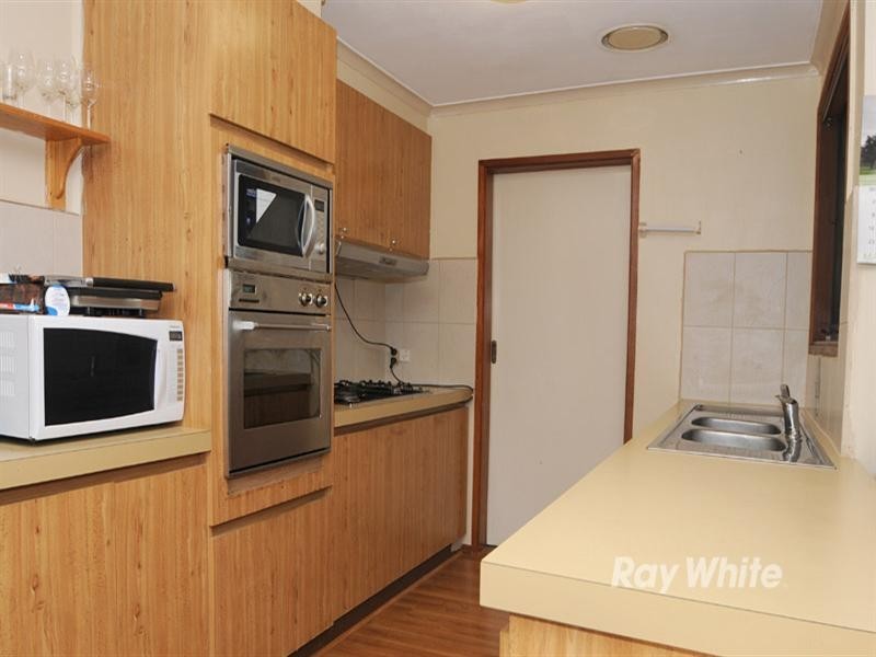 17 Clifton Way, Endeavour Hills VIC 3802