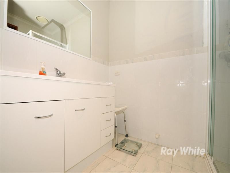 17 Clifton Way, Endeavour Hills VIC 3802