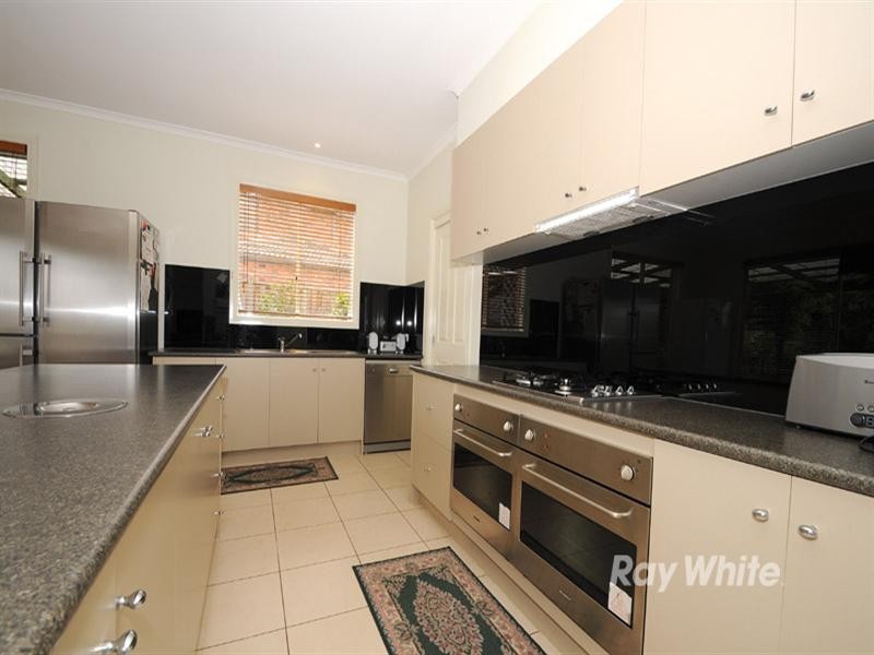 15 The Watercourse, Keysborough VIC 3173