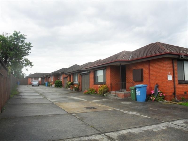 2/15 Maureen Crescent, Noble Park VIC 3174