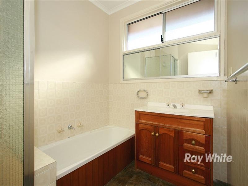 10 Claremont Crescent, Keysborough VIC 3173