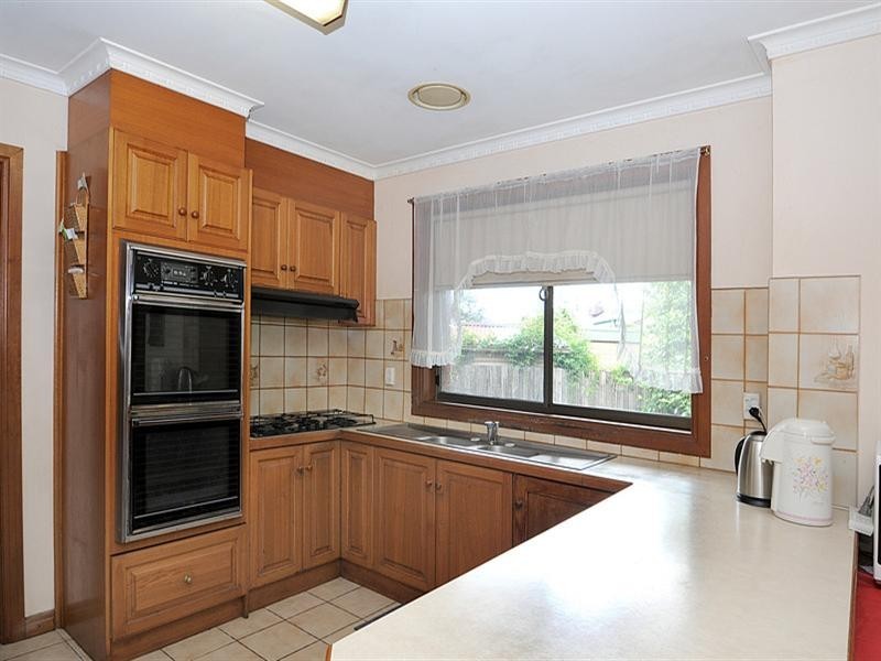 35 Amersham Avenue, Springvale South VIC 3172