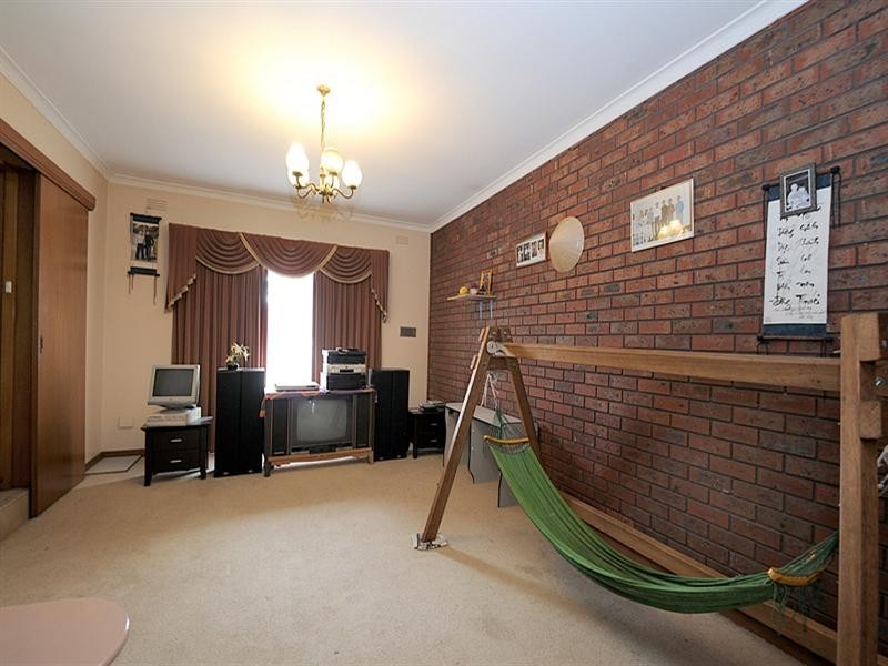 35 Amersham Avenue, Springvale South VIC 3172