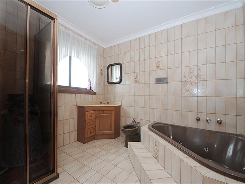 35 Amersham Avenue, Springvale South VIC 3172