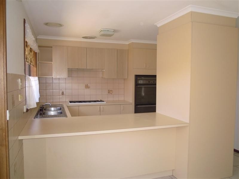 3/2 Vera Court, Dandenong VIC 3175