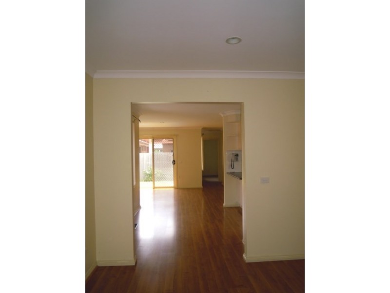 3/2 Ellt Crescent, Noble Park VIC 3174