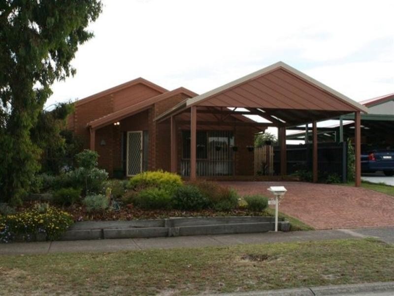30 Denham Crescent, Cranbourne North VIC 3977