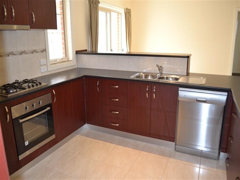 19 Golden Green Way, Pakenham VIC 3810