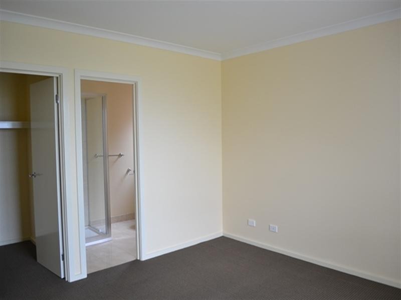 19 Golden Green Way, Pakenham VIC 3810