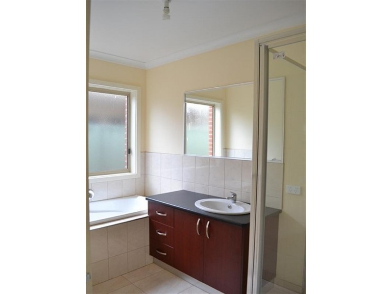 19 Golden Green Way, Pakenham VIC 3810