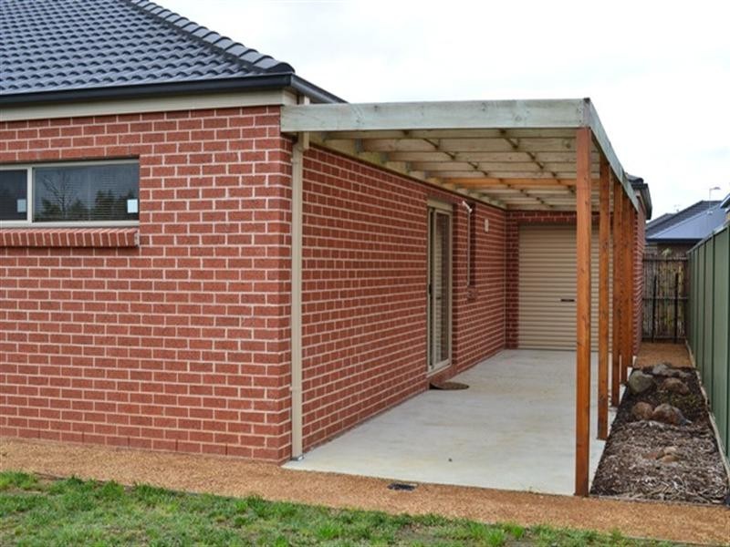 19 Golden Green Way, Pakenham VIC 3810