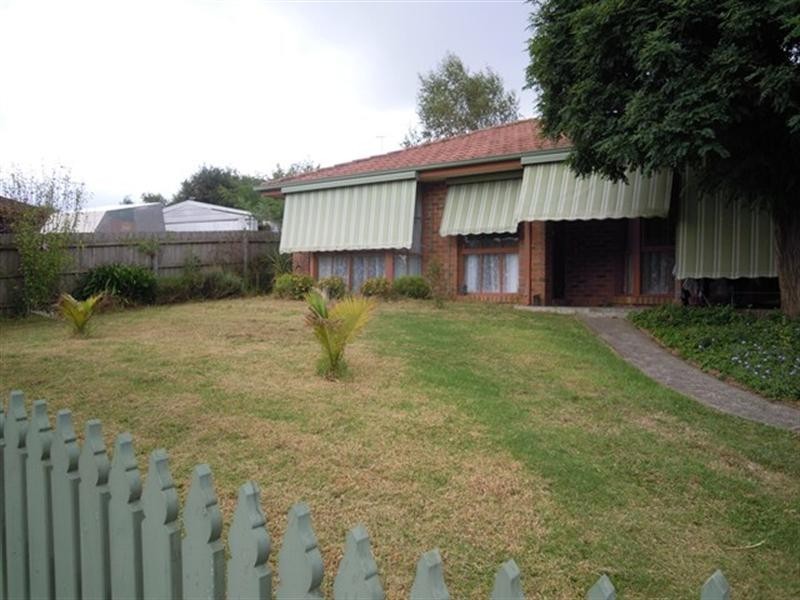 12 Osborne Grove, Pakenham VIC 3810