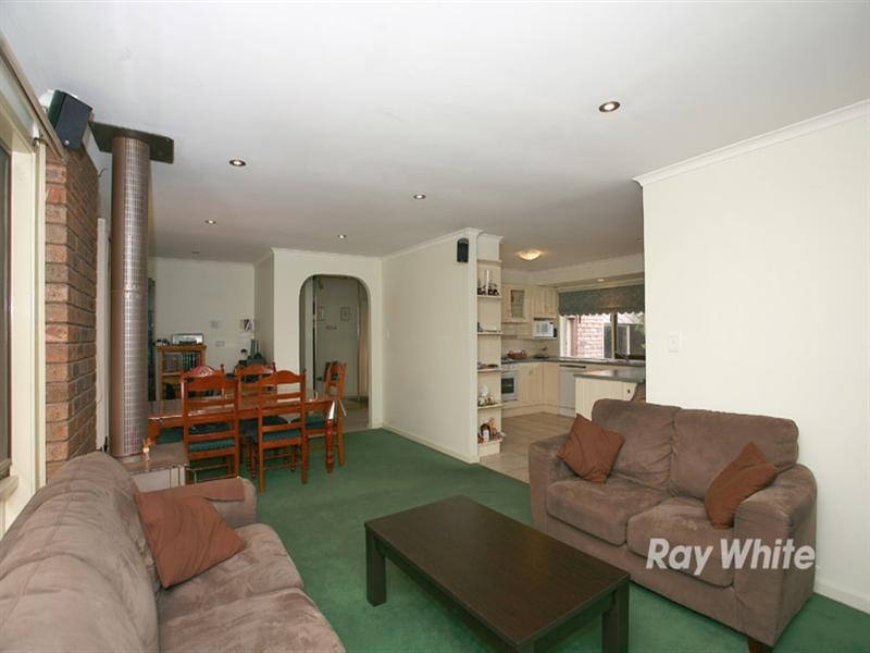 11 Skipton Place, Endeavour Hills VIC 3802