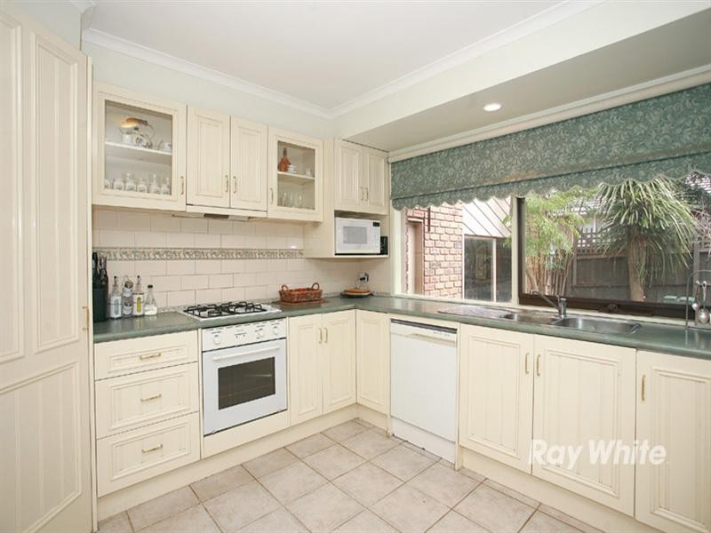 11 Skipton Place, Endeavour Hills VIC 3802