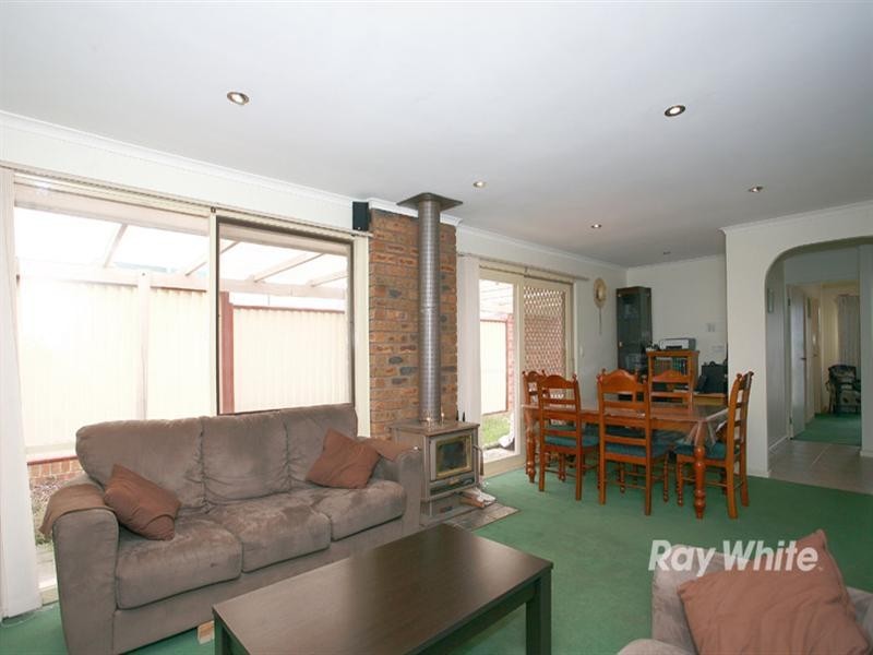 11 Skipton Place, Endeavour Hills VIC 3802