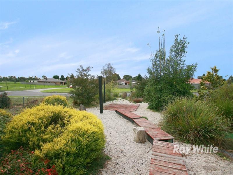 101 Oaktree Drive, Hampton Park VIC 3976