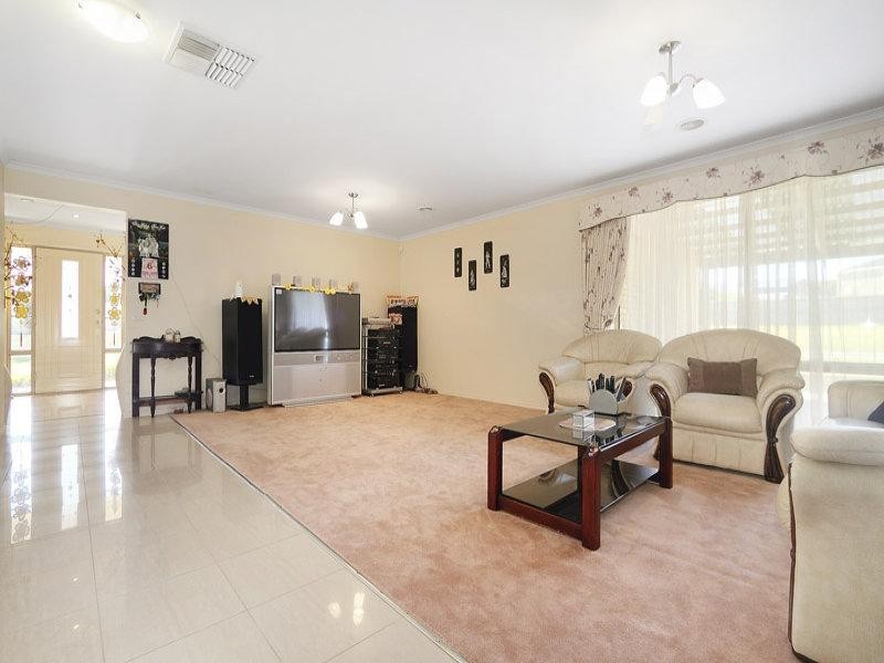 5 Radesin Rise, Narre Warren North VIC 3804