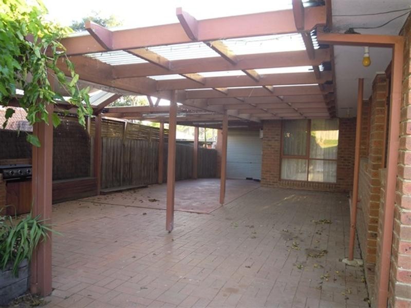 12 Osborne Grove, Pakenham VIC 3810