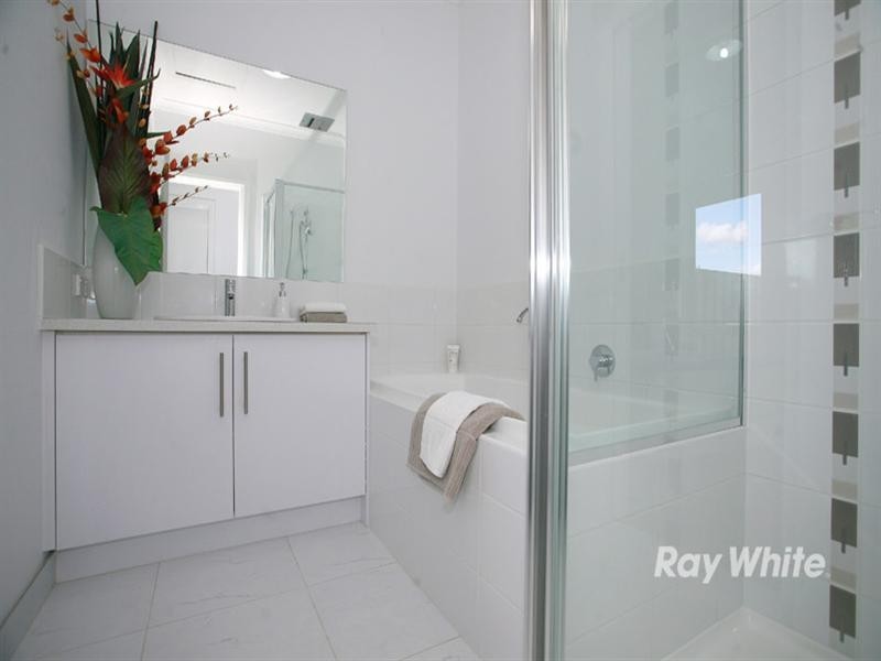 2/37 Scarlett Drive, Doveton VIC 3177