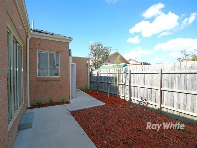 2/37 Scarlett Drive, Doveton VIC 3177