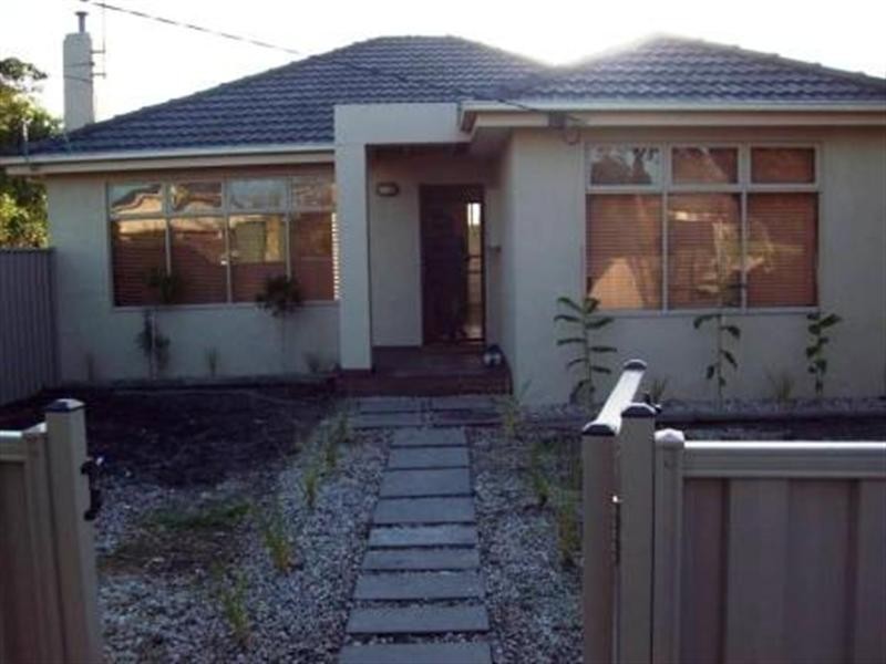 1/4 Dawn Avenue, Dandenong South VIC 3175
