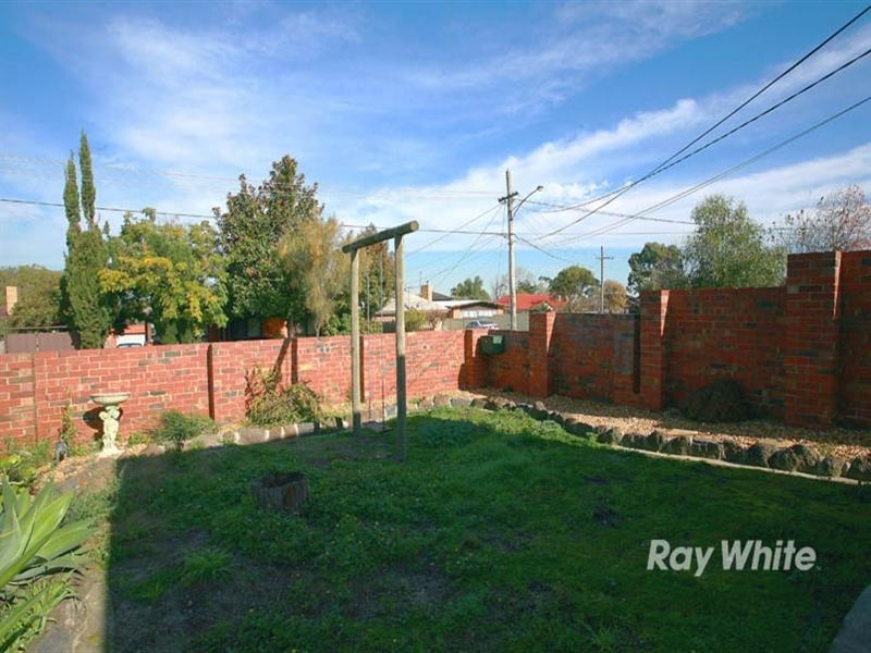 11 Dangerfield Drive, Springvale South VIC 3172