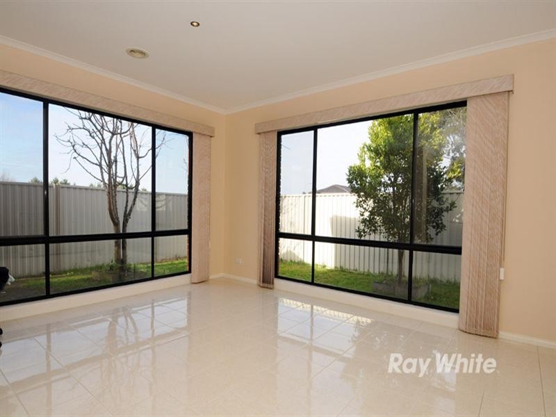 24 Tegans Close, Hallam VIC 3803