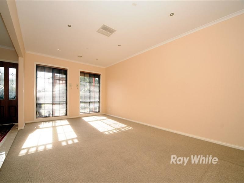 24 Tegans Close, Hallam VIC 3803