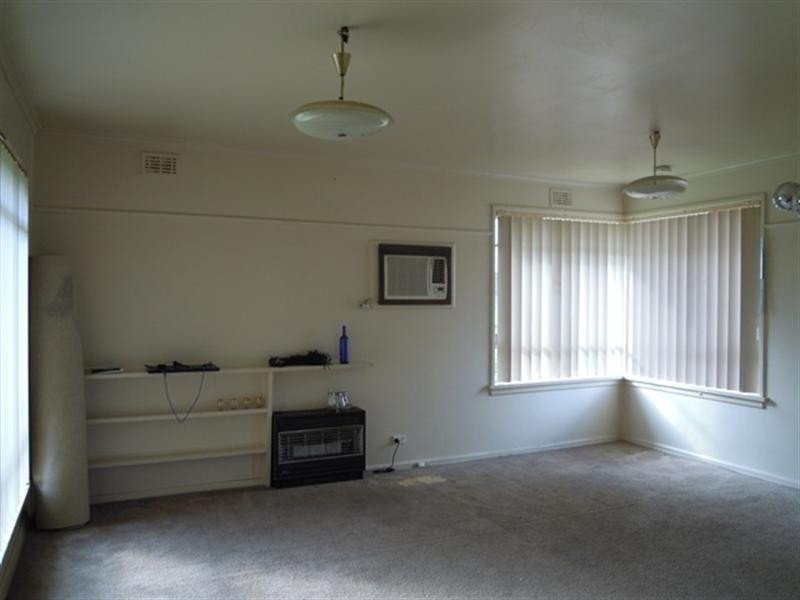 2 Koonalda Grove, Dandenong North VIC 3175