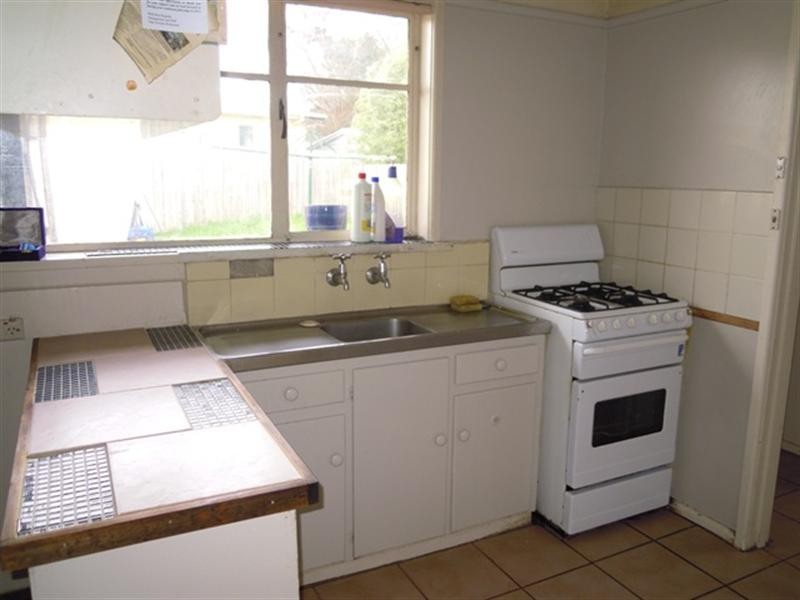 2 Koonalda Grove, Dandenong North VIC 3175