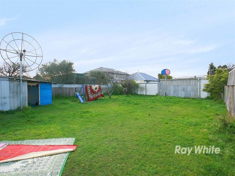 15 Edward Avenue, Dandenong VIC 3175