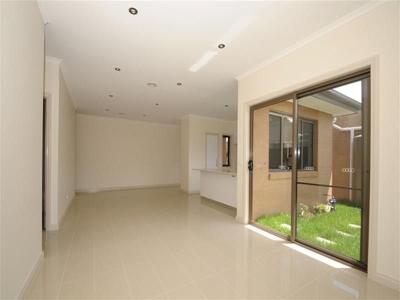 2/14 Carpenter Street, Noble Park VIC 3174