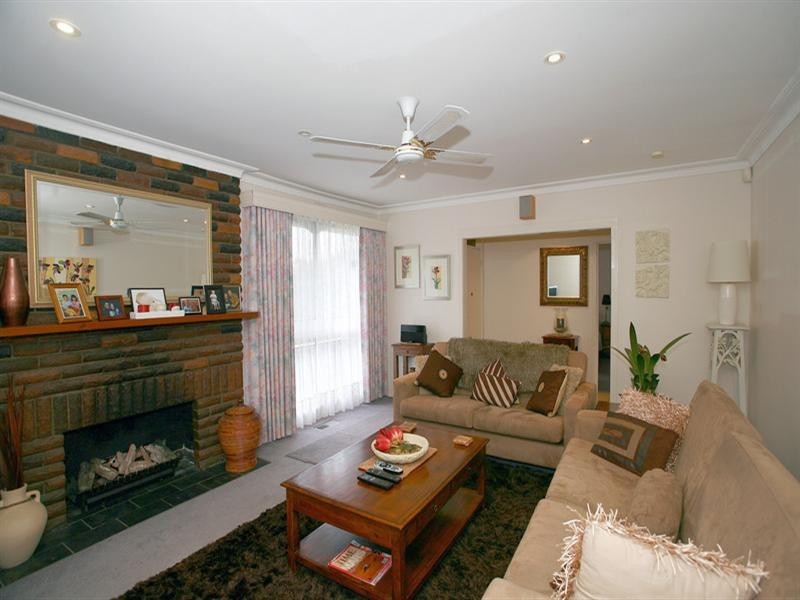 4 Woodstock Place, Springvale South VIC 3172