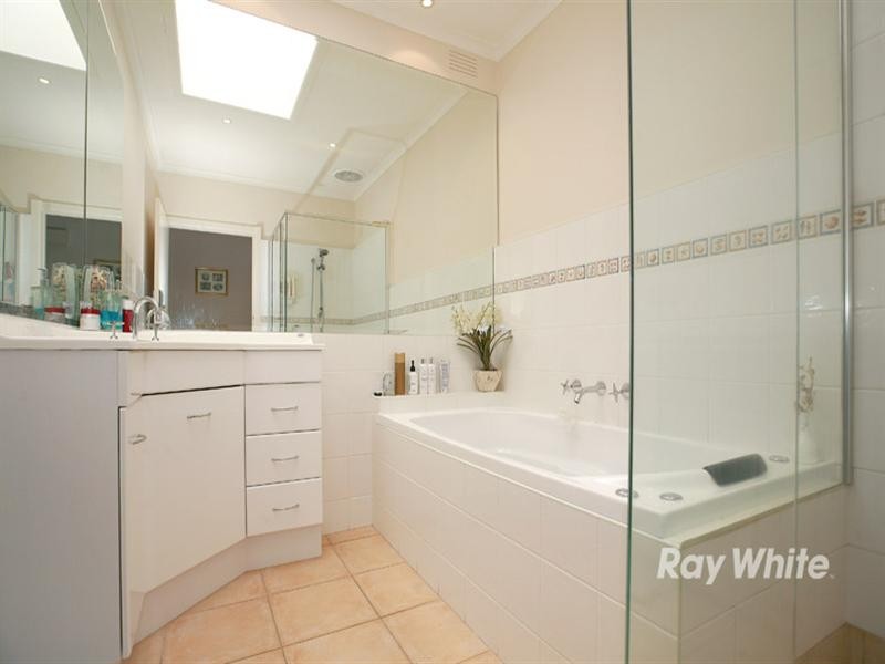 4 Woodstock Place, Springvale South VIC 3172