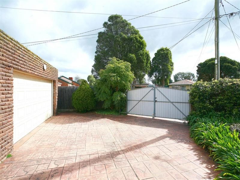 4 Woodstock Place, Springvale South VIC 3172