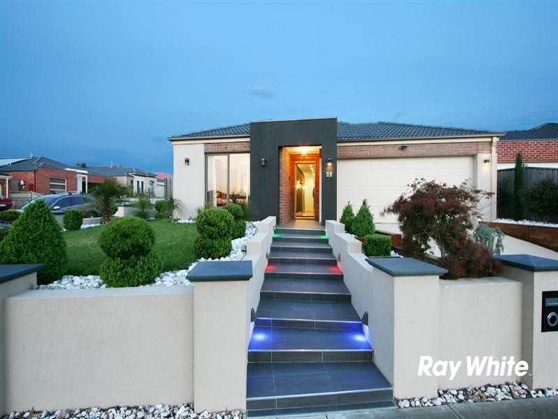 13 Cafardi Boulevard, Keysborough VIC 3173