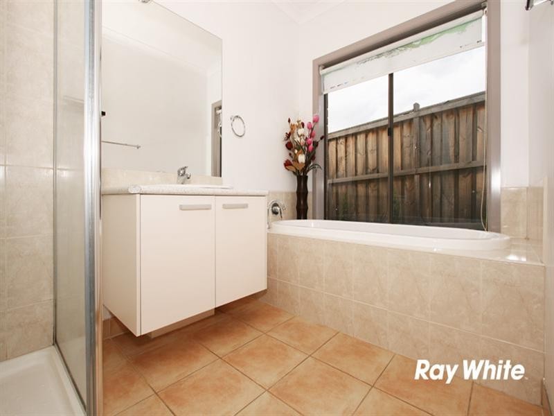 13 Cafardi Boulevard, Keysborough VIC 3173
