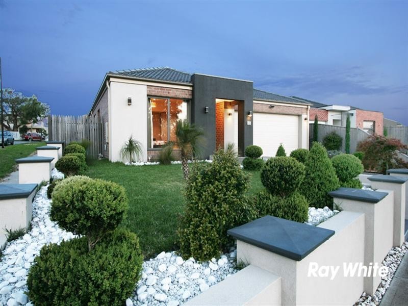 13 Cafardi Boulevard, Keysborough VIC 3173