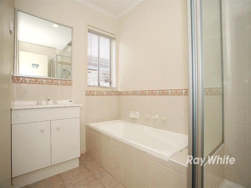 5 Greenlea Grove, Hampton Park VIC 3976