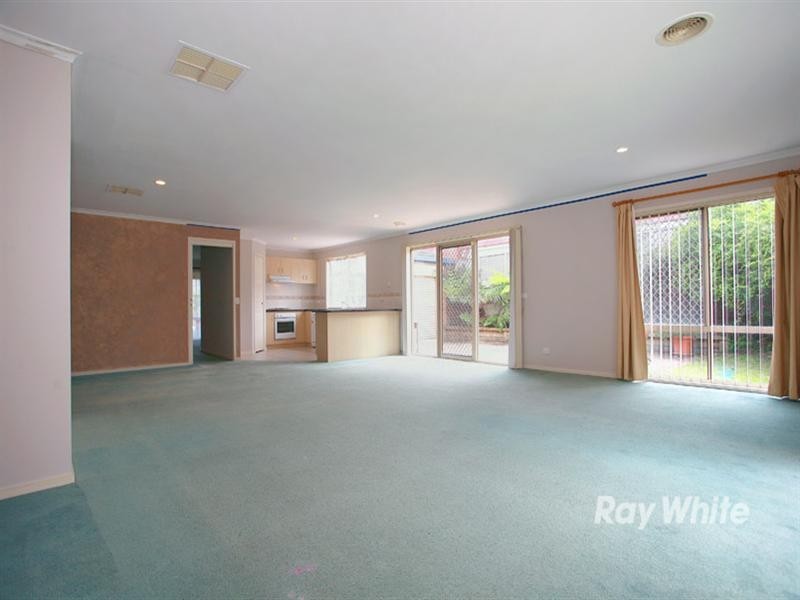 5 Greenlea Grove, Hampton Park VIC 3976