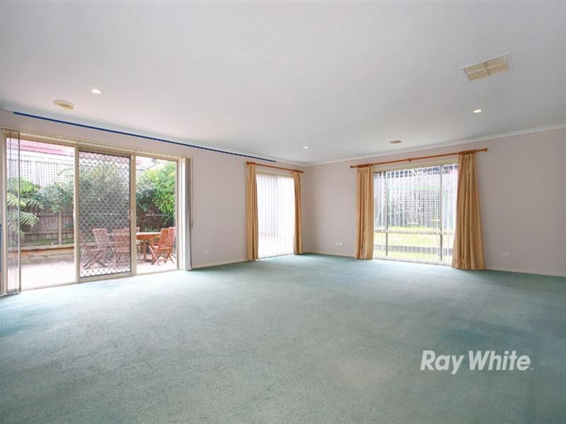 5 Greenlea Grove, Hampton Park VIC 3976