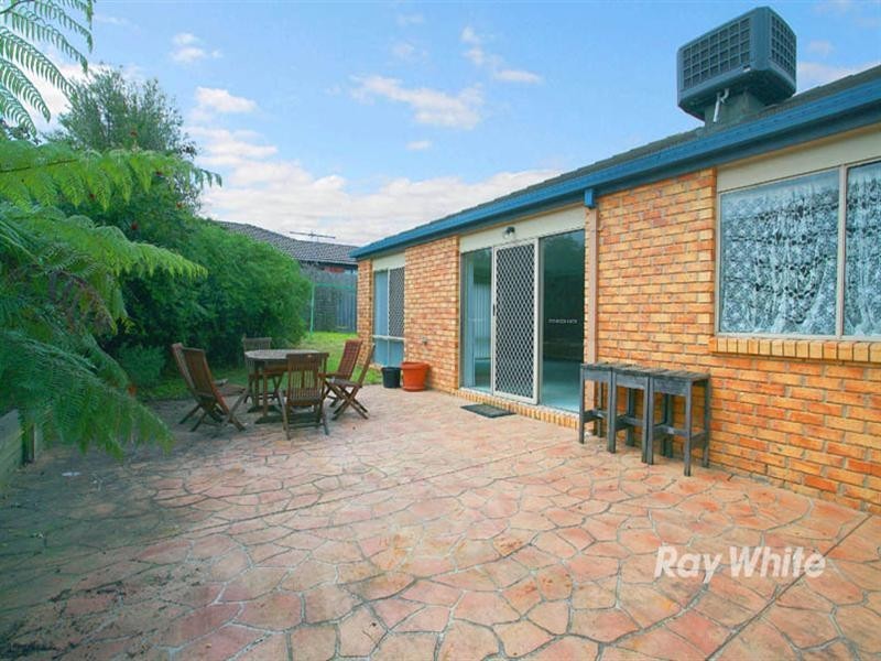 5 Greenlea Grove, Hampton Park VIC 3976