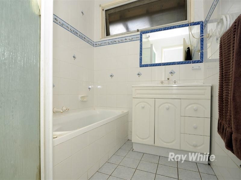 28 Beauvorno Avenue, Keysborough VIC 3173