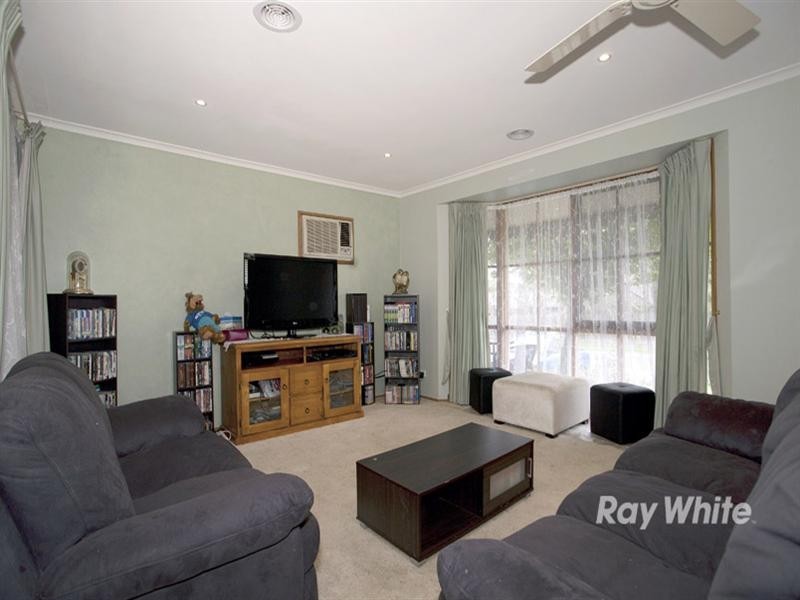 12 Osborn Grove, Pakenham VIC 3810