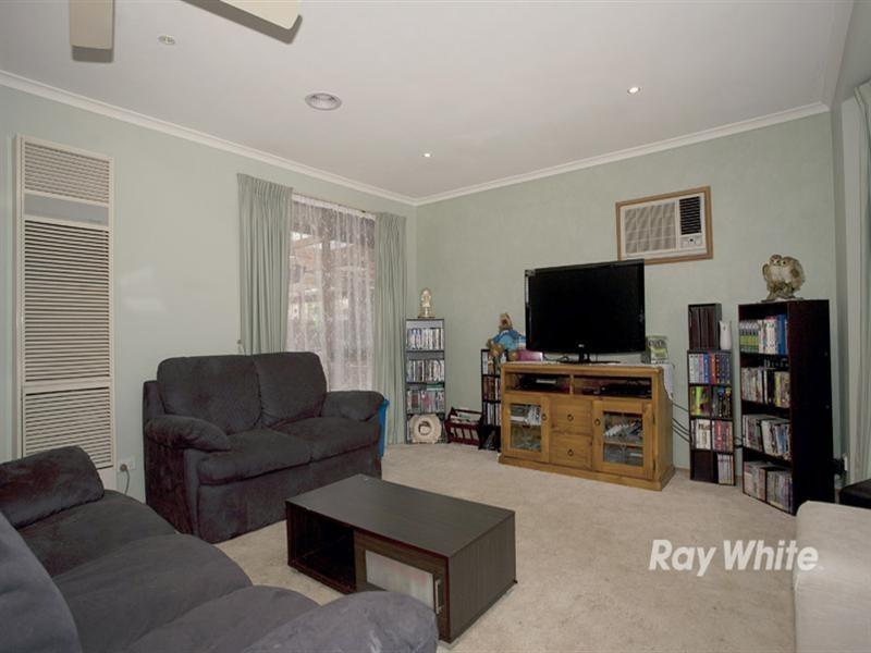 12 Osborn Grove, Pakenham VIC 3810