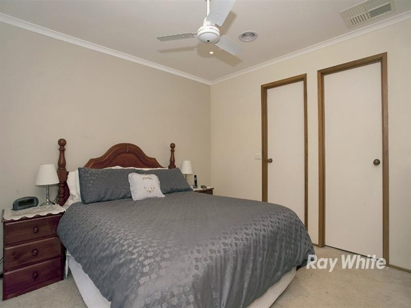 12 Osborn Grove, Pakenham VIC 3810