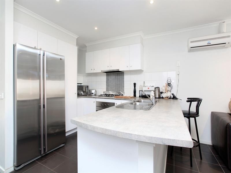 15 Melzak Way, Berwick VIC 3806